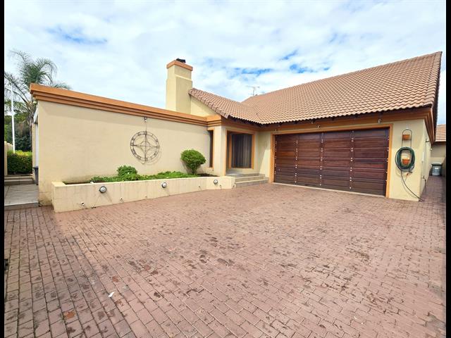 4 Bedroom House for sale in Brackendowns