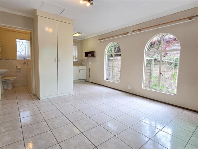 0.5 Bedroom Flat to let in Albertsdal