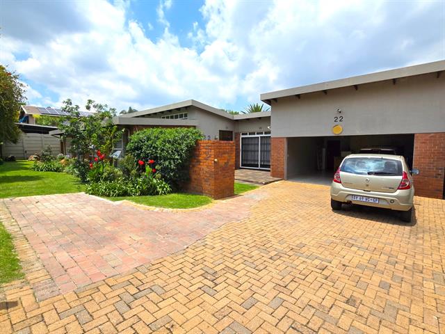 4 Bedroom House for sale in Verwoerdpark