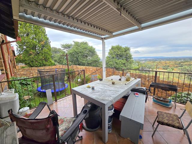 3 Bedroom Cluster for sale in South Crest
