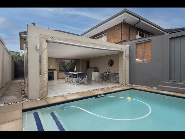 4 Bedroom House for sale in South Crest