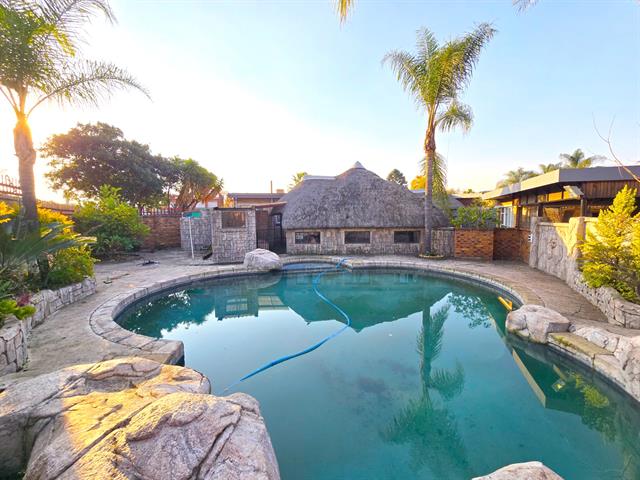 4 Bedroom House for sale in Brackenhurst
