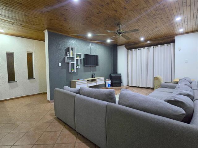 4 Bedroom House to let in Brackendowns