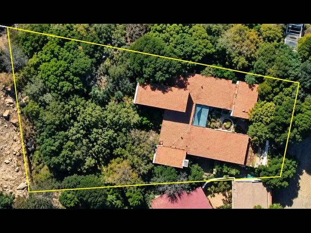 4 Bedroom House for sale in Mondeor