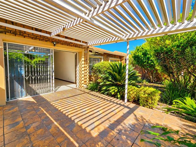 2 Bedroom Simplex for sale in Brackendowns