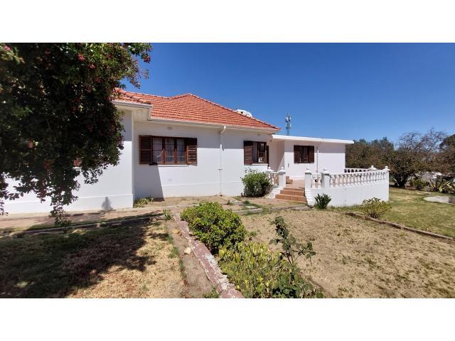 4 Bedroom House for sale in Uitsig