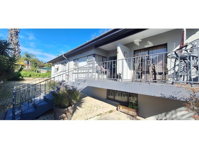 5 Bedroom House for sale in Wellington North