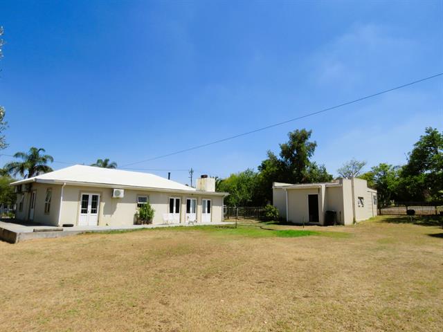 4 Bedroom House for sale in Porterville