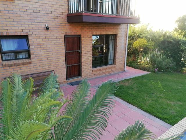 0.5 Bedroom Apartment to let in Berg En Dal
