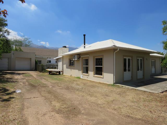 4 Bedroom House to let in Porterville