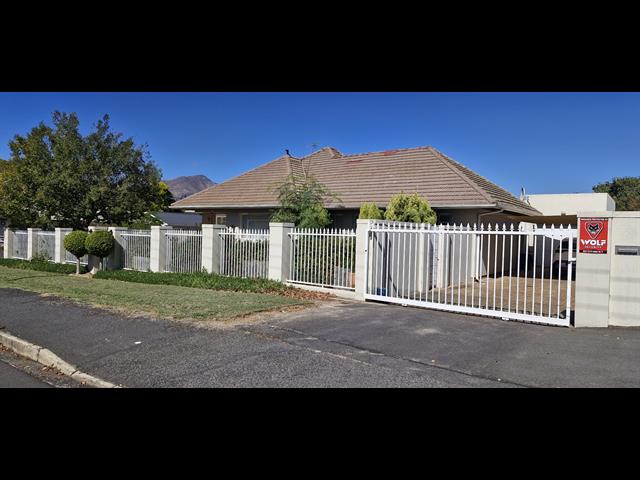 3 Bedroom House to let in Vrykyk