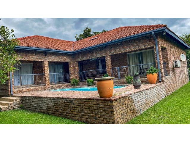 4 Bedroom House for sale in Kampersrus