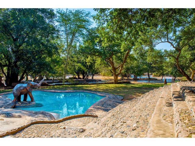 4 Bedroom House for sale in Ndlovumzi