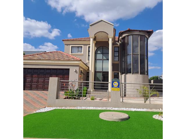 4 Bedroom House to let in Bendor