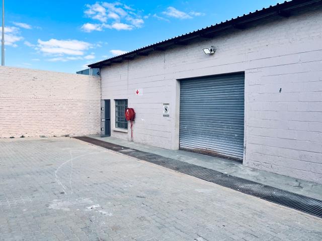 to let in Futura Industrial