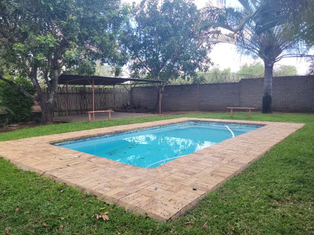 4 Bedroom House for sale in Hoedspruit