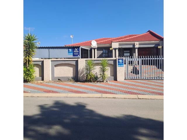 3 Bedroom House to let in Mahlasedi Park