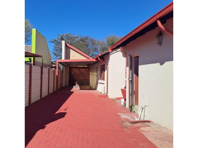 3 Bedroom Townhouse to let in Ivy Park