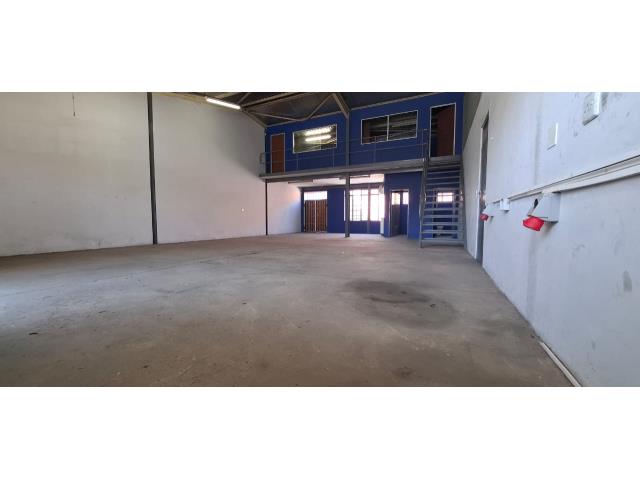 175m² Industrial space to let in Futura Industrial