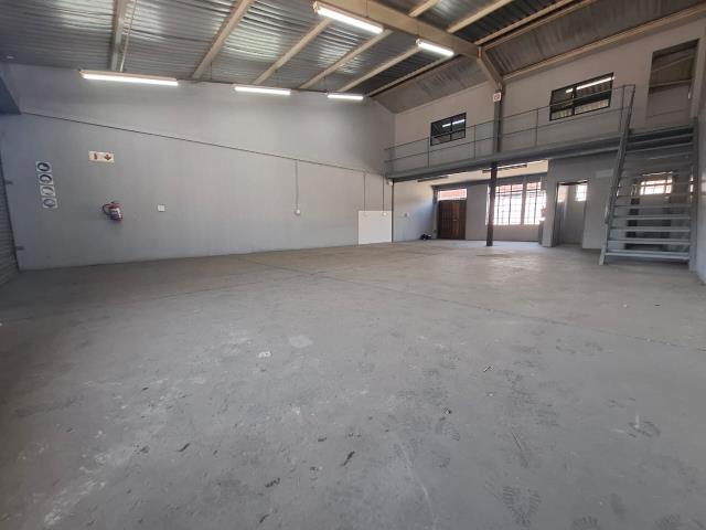 175m² Industrial space to let in Futura Industrial