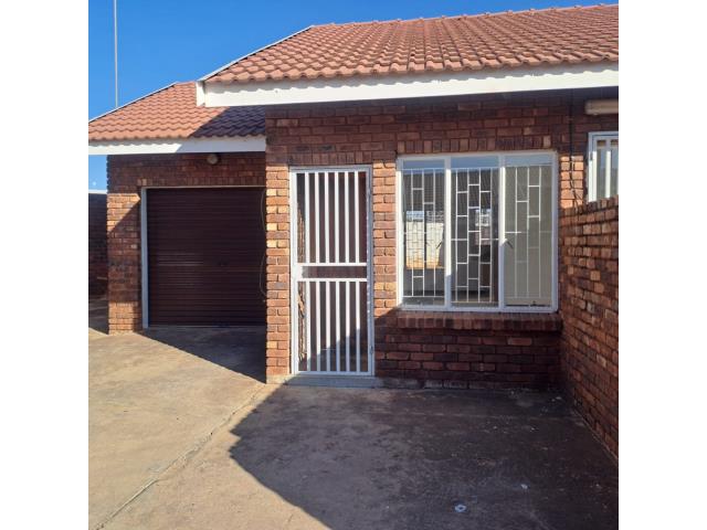 3 Bedroom Townhouse to let in Bendor