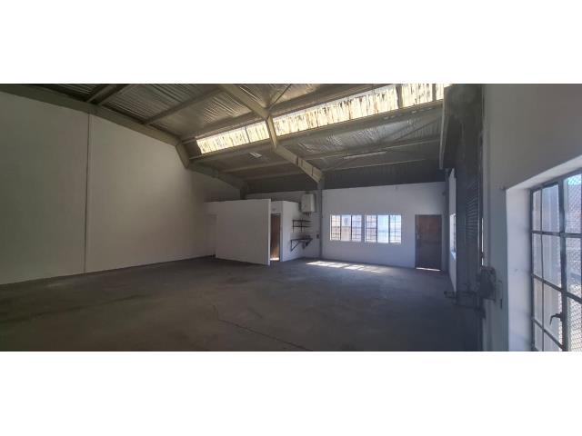 600m² Commercial space to let in Nirvana