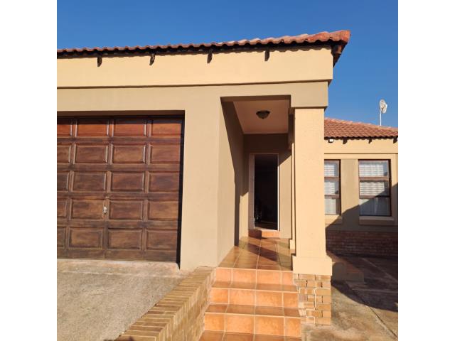 3 Bedroom House for sale in Bendor
