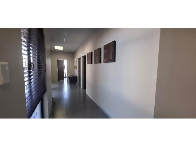 117m² Office space to let in Bendor
