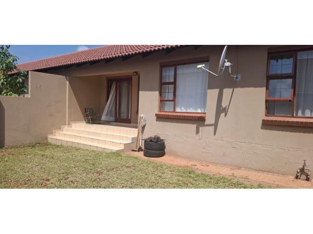 2 Bedroom House for sale in Thornhill