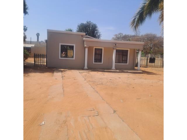 8 Bedroom House for sale in Capricorn