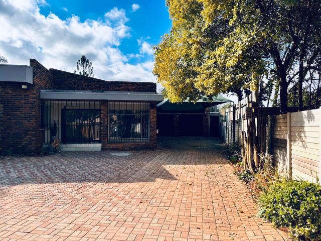 5 Bedroom House for sale in Fauna Park