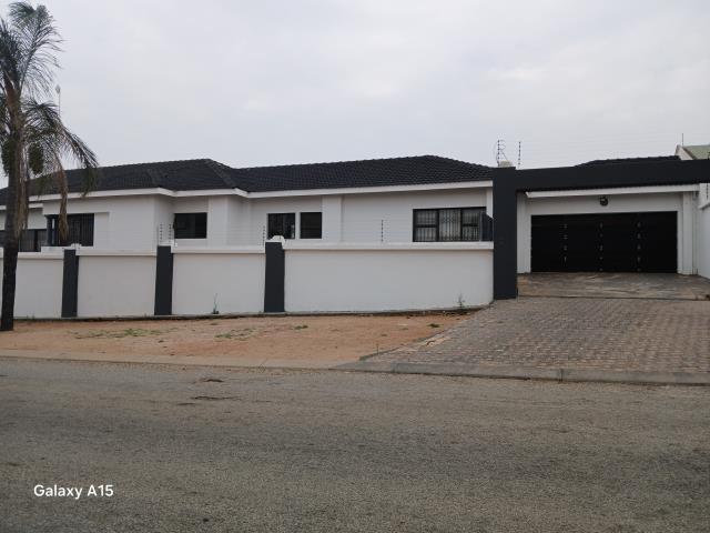 4 Bedroom House to let in Sterpark