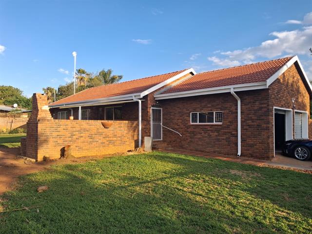 3 Bedroom House to let in Flora Park