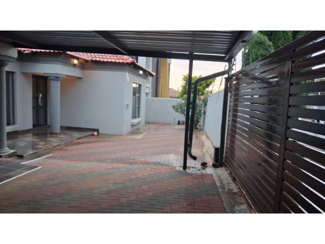 4 Bedroom House to let in Serala View