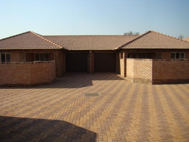 2 Bedroom Townhouse to let in Bendor