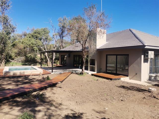 3 Bedroom House for sale in Hoedspruit