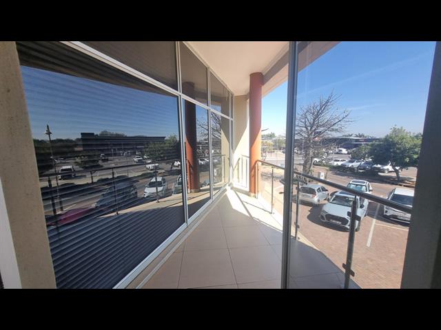 151m² Office space to let in Bendor
