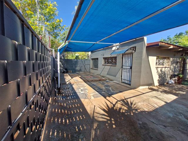 1 Bedroom Townhouse to let in Flora Park