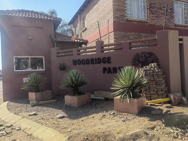 2 Bedroom Apartment for sale in Waterval East