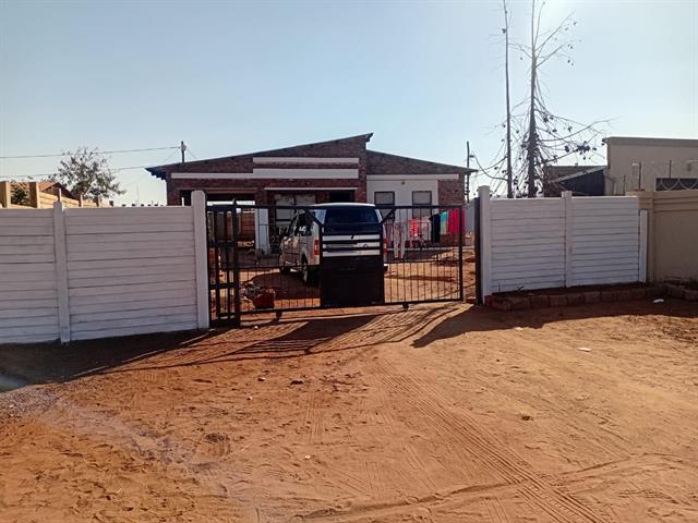 3 Bedroom House for sale in Lebowakgomo Zone S