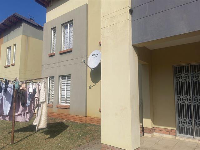 3 Bedroom Apartment for sale in Waterval East