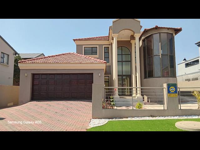 4 Bedroom House for sale in Thornhill