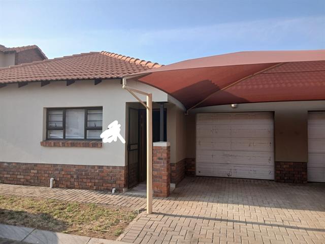 3 Bedroom Simplex for sale in Waterval East