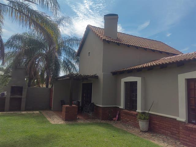 2 Bedroom House for sale in Waterval East