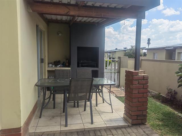 3 Bedroom Simplex for sale in Waterval East