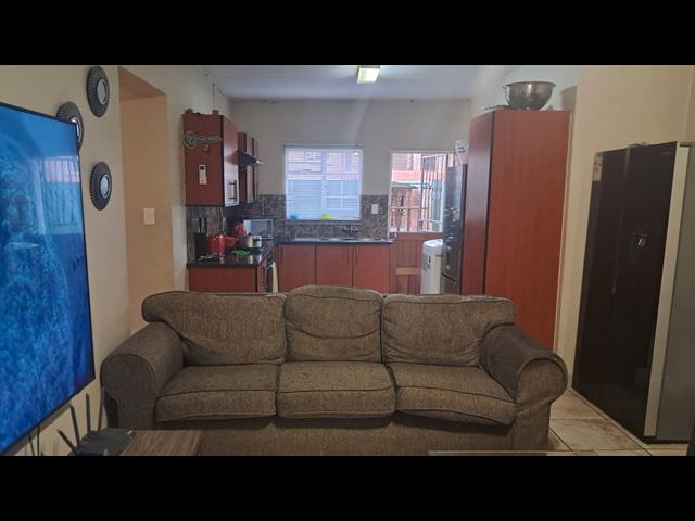 3 Bedroom Apartment for sale in Waterval East