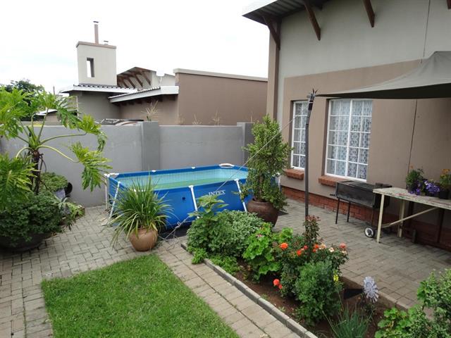 3 Bedroom Simplex for sale in Waterval East