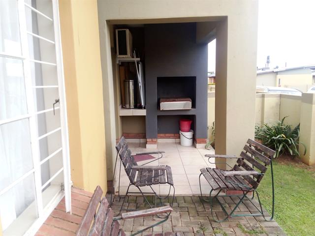 2 Bedroom Apartment for sale in Waterval East