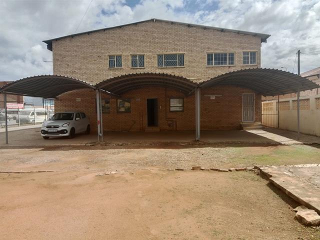80m² Office space to let in Mafikeng