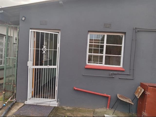 1 Bedroom Garden Cottage to let in Oos Einde